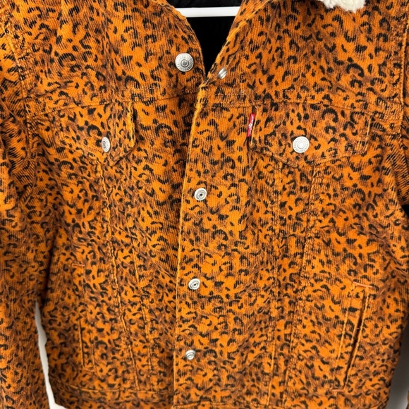 Levi’s Cheetah Print Ladies Jean Jacket- size small - Like New - Picture 14 of 15